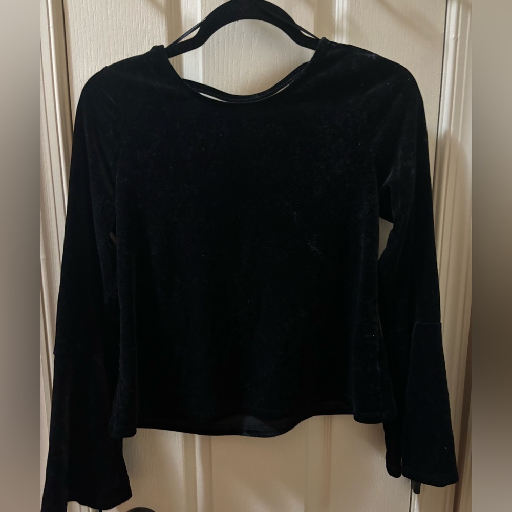 Bell sleeve, low back black velvet top
